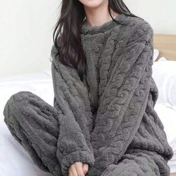 Cozy Teddy Long Sleeve Top Pants Pajamas Set - Picture 3 of 10